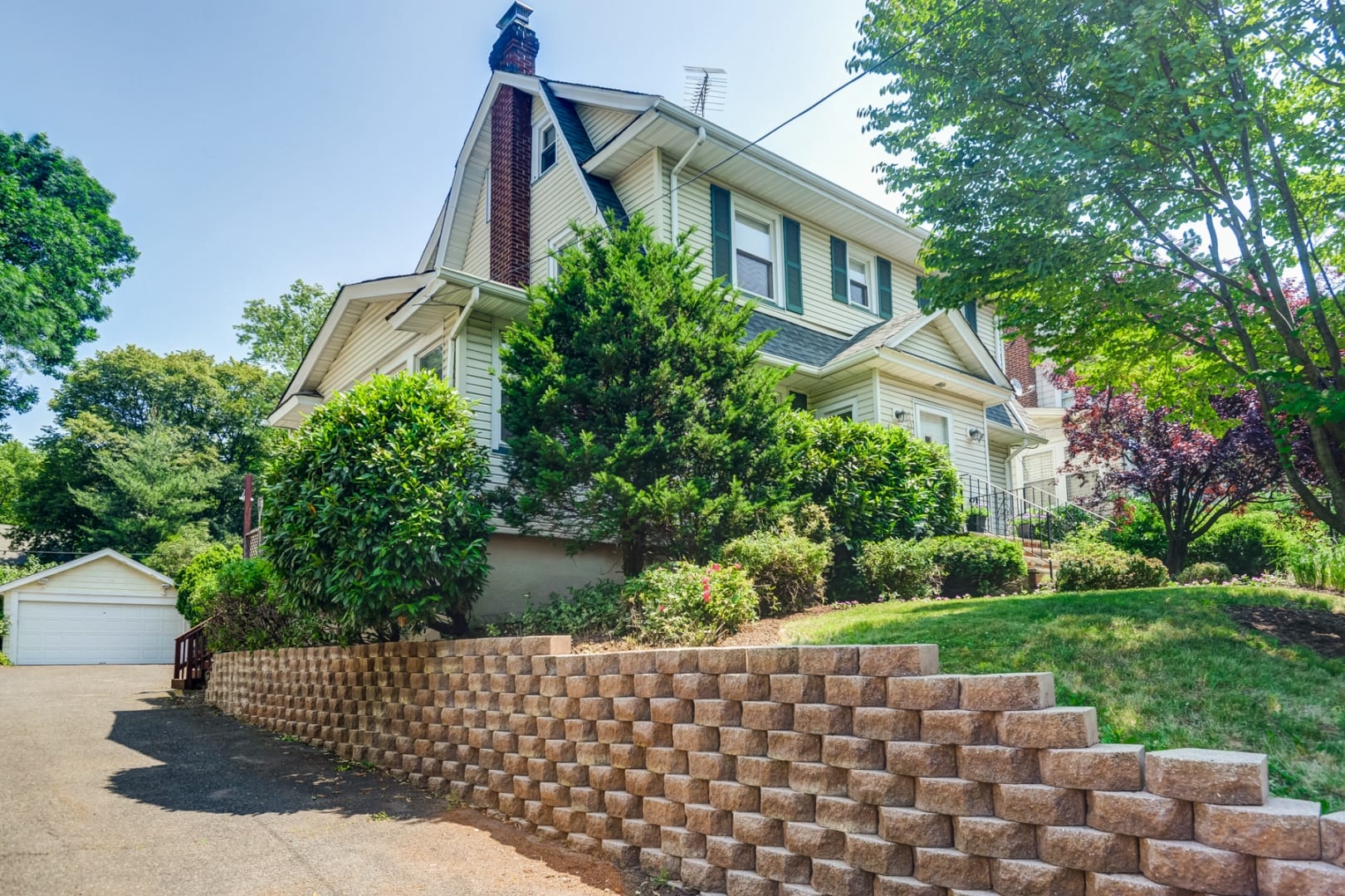 Open House Sunday 1-4p 107 Tuscan Rd, Maplewood